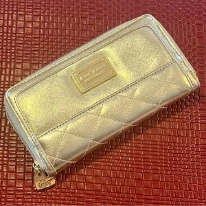 NWT BETSEY JOHNSON METALLIC QUILTED ACCORDION ZIP AROUND WALLET